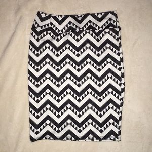 LuLaRoe Black and White Pencil Skirt
